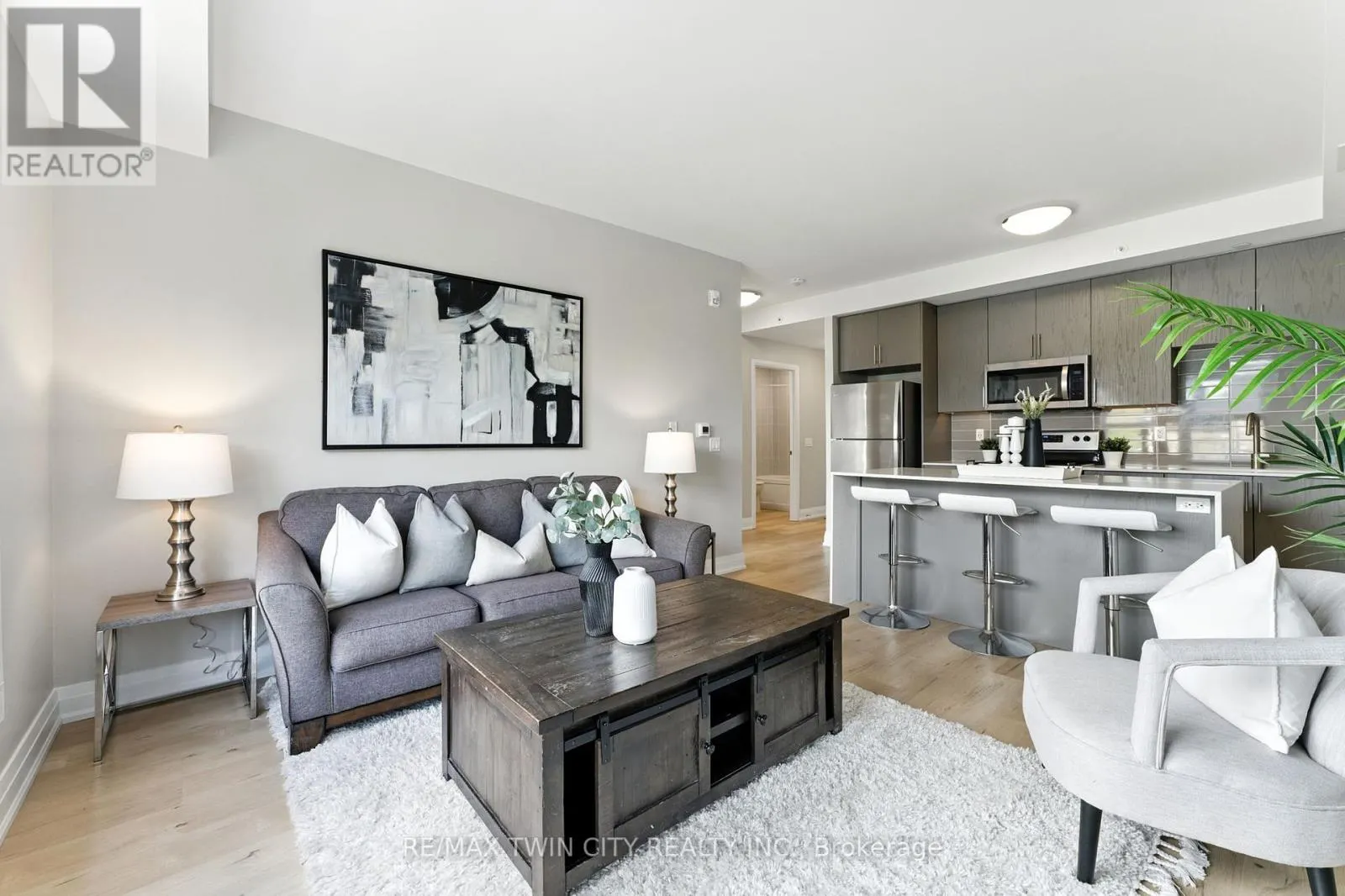 403 - 88 GIBSON STREET