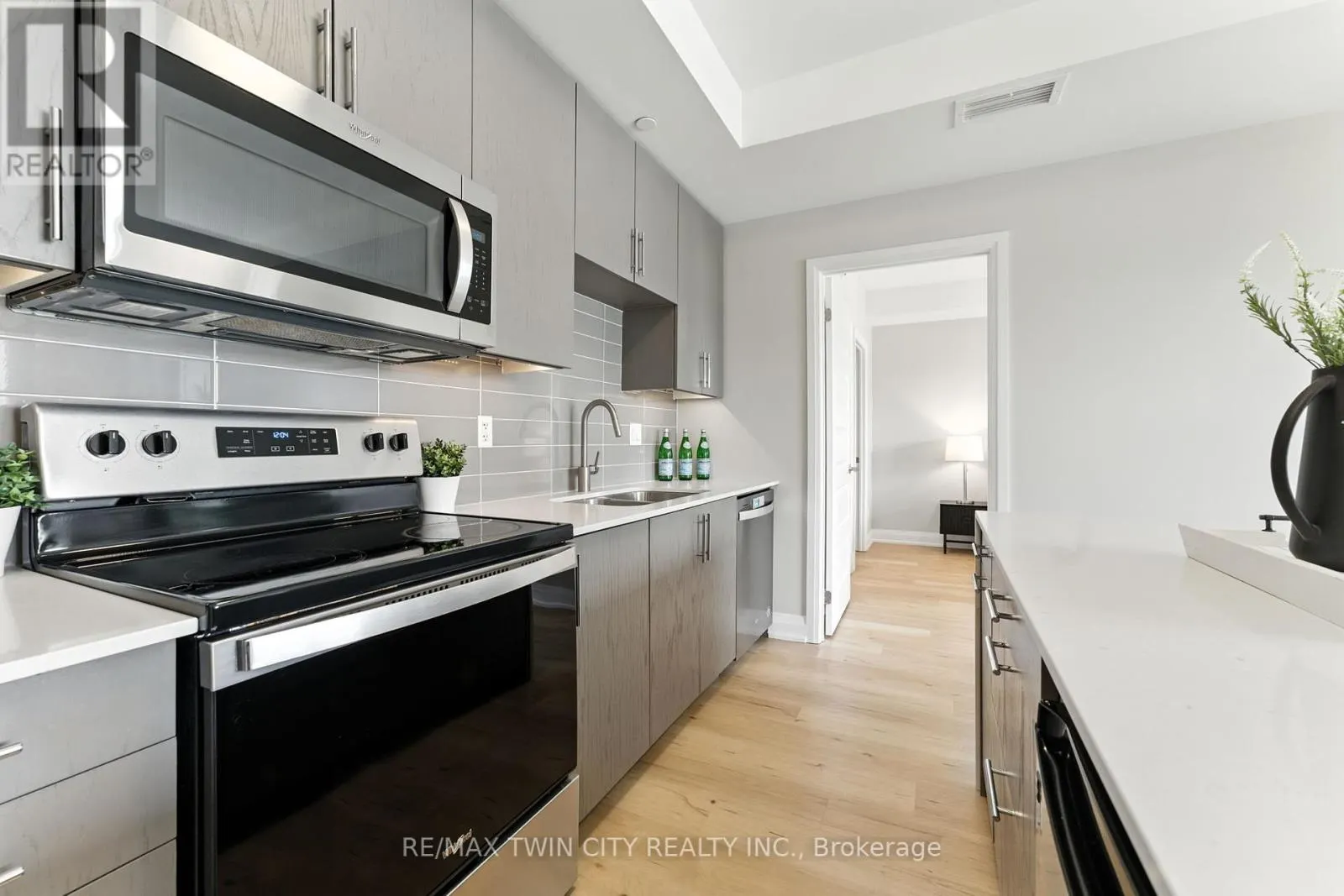 403 - 88 GIBSON STREET