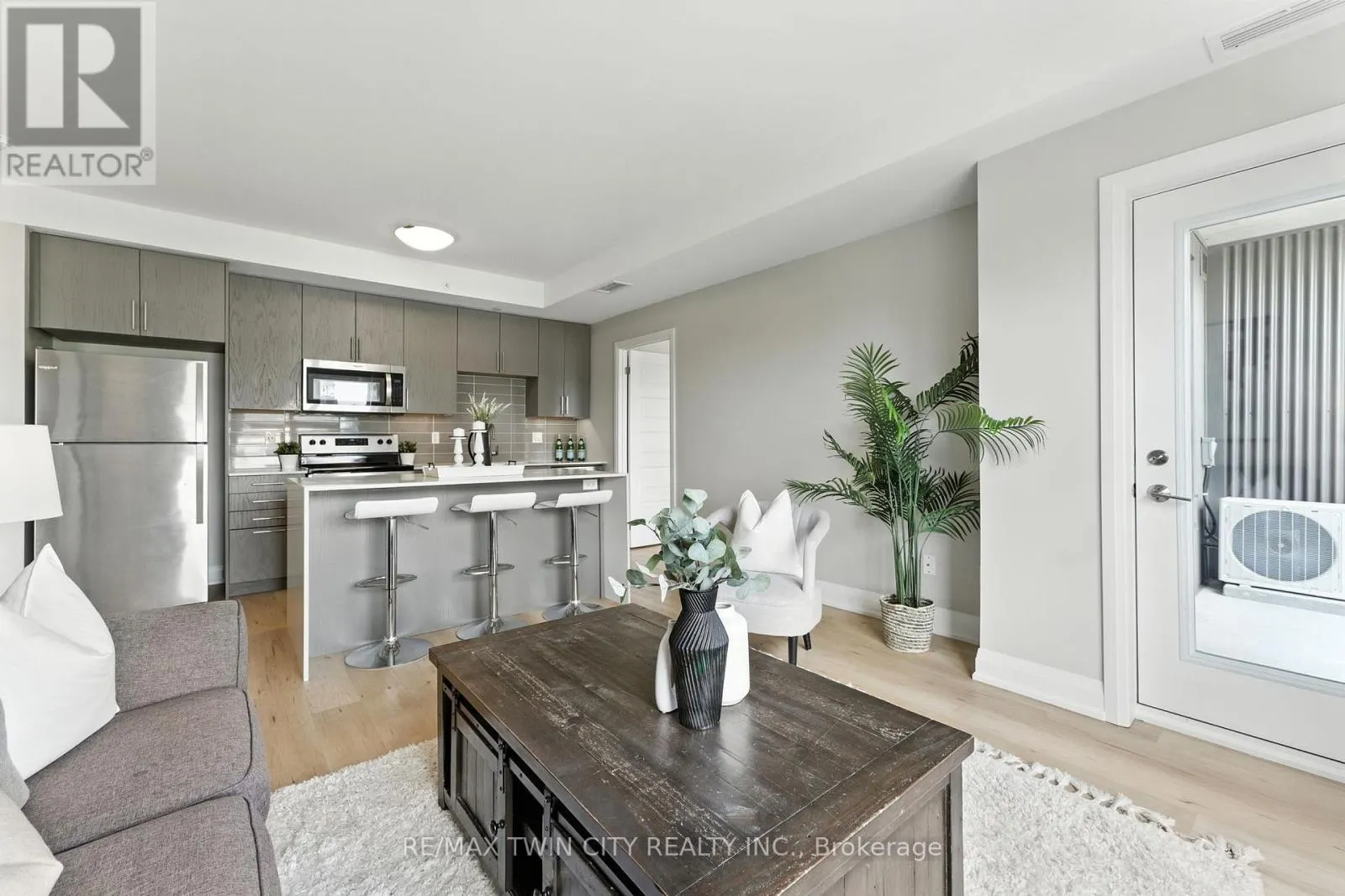 403 - 88 GIBSON STREET