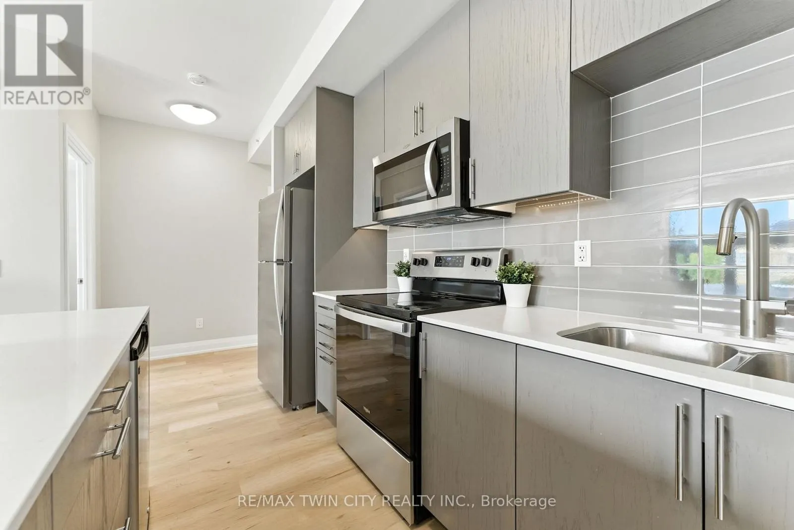 403 - 88 GIBSON STREET