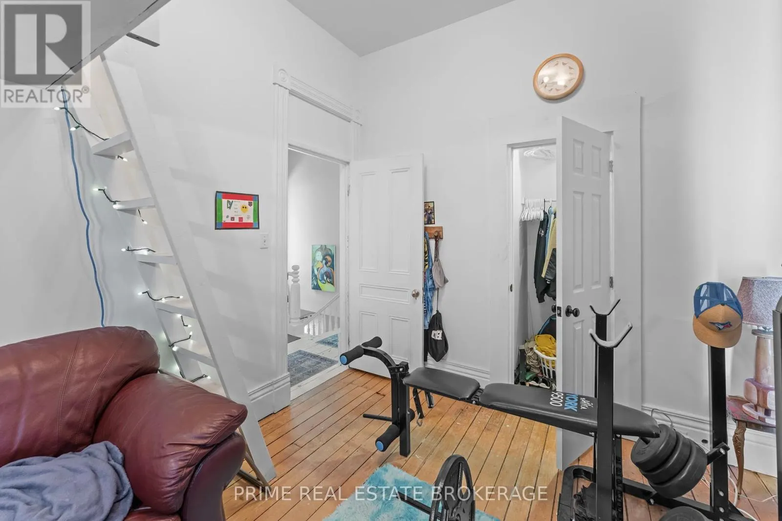 11 MAPLE STREET W