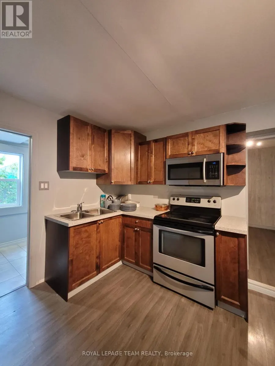 1008 ST. LAURENT BOULEVARD