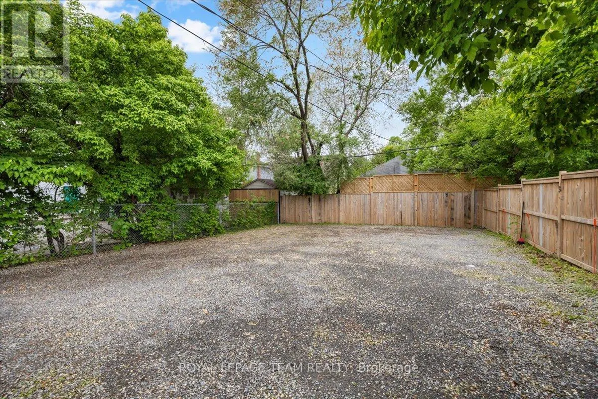 1008 ST. LAURENT BOULEVARD