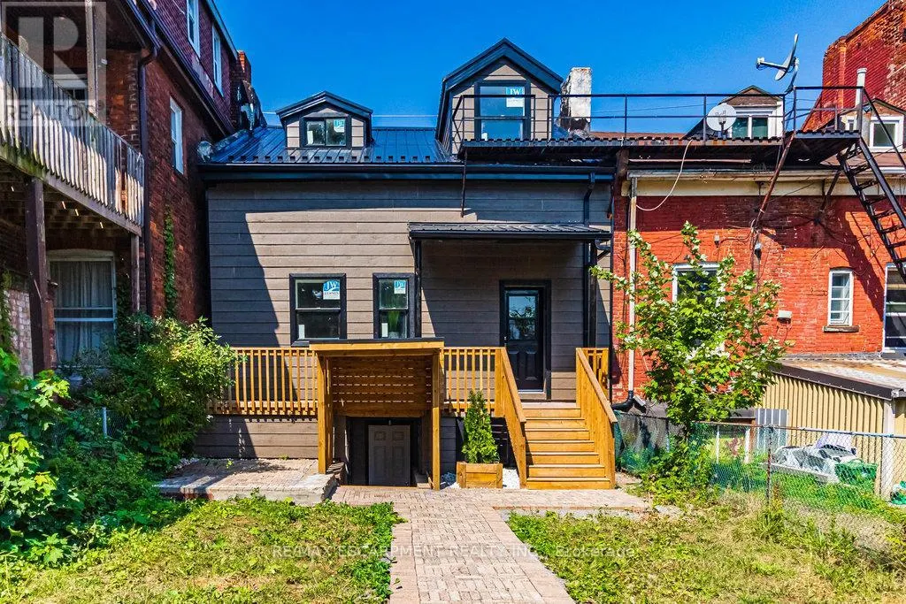 111 WELLINGTON STREET S