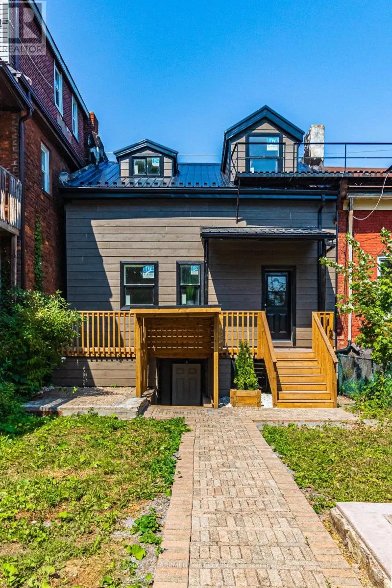111 WELLINGTON STREET S