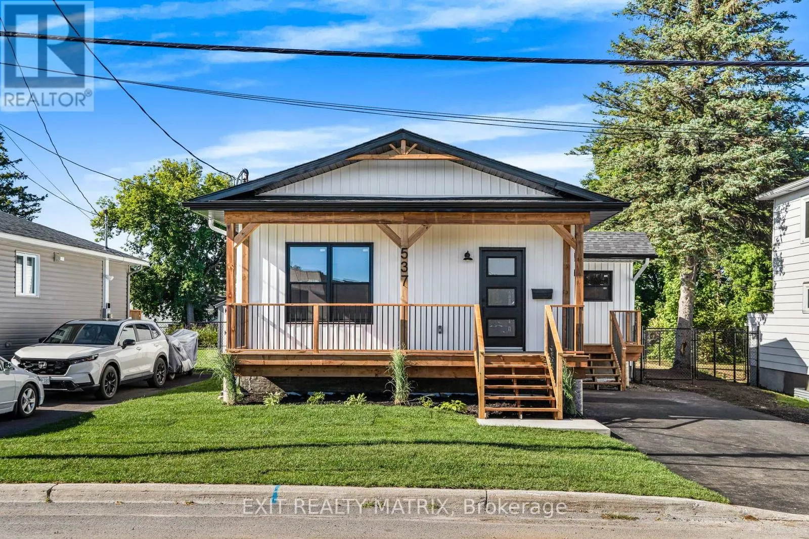 537 HIGGINSON STREET