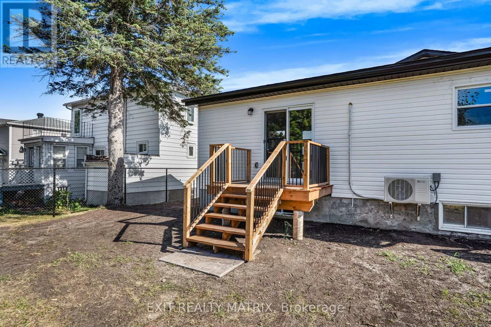 537 HIGGINSON STREET