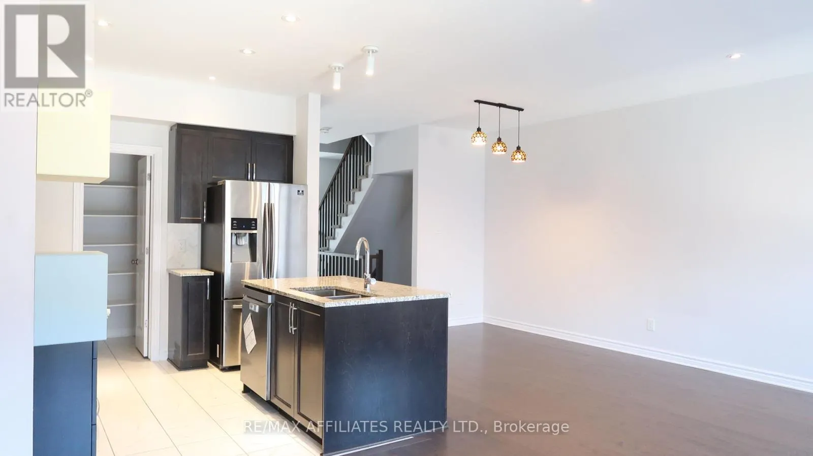 756 PUTNEY CRESCENT