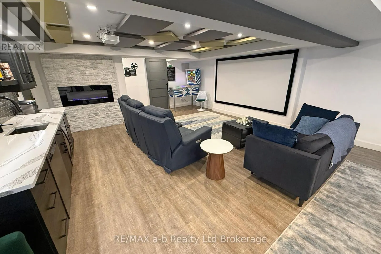1236 ALBERNI ROAD