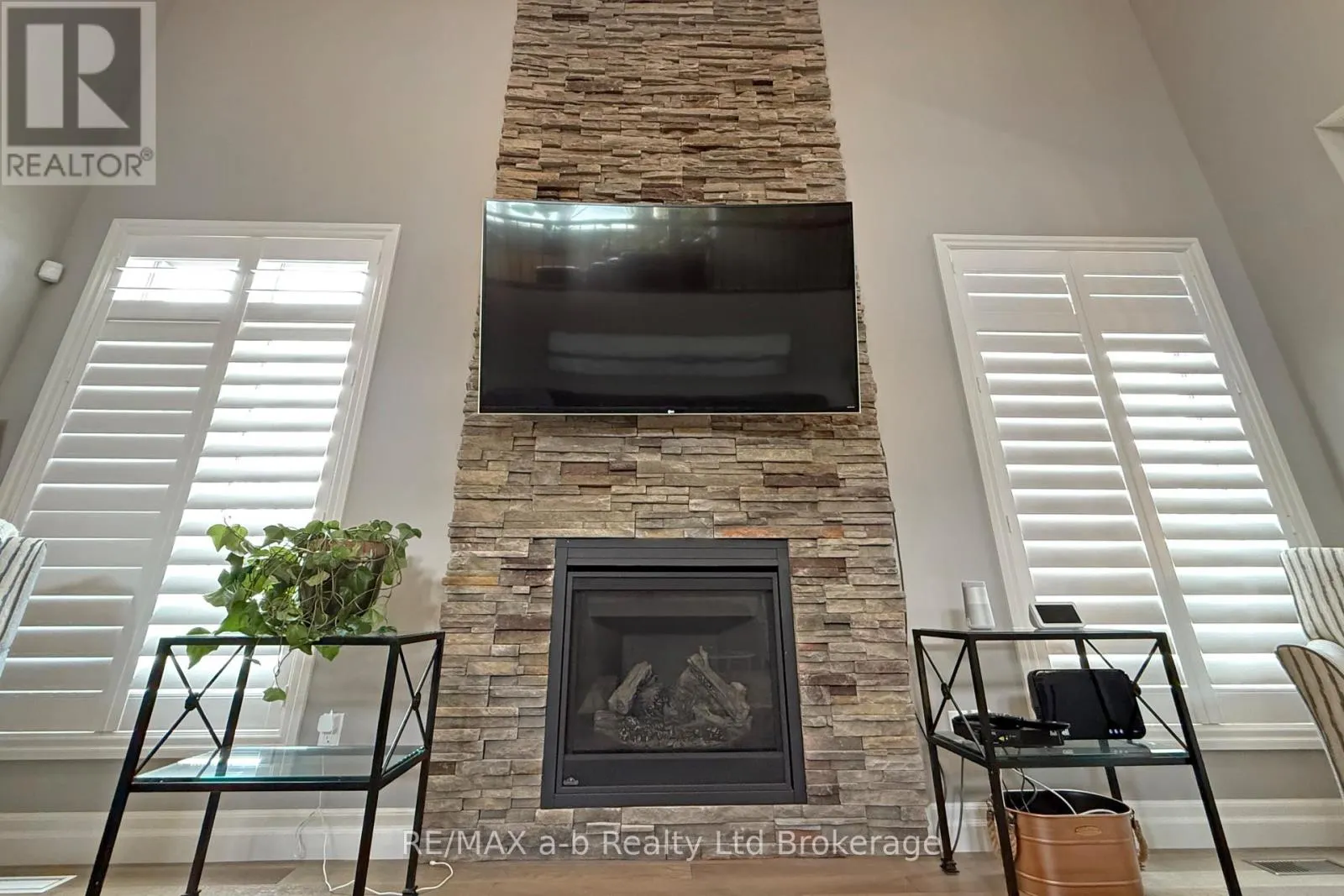 1236 ALBERNI ROAD