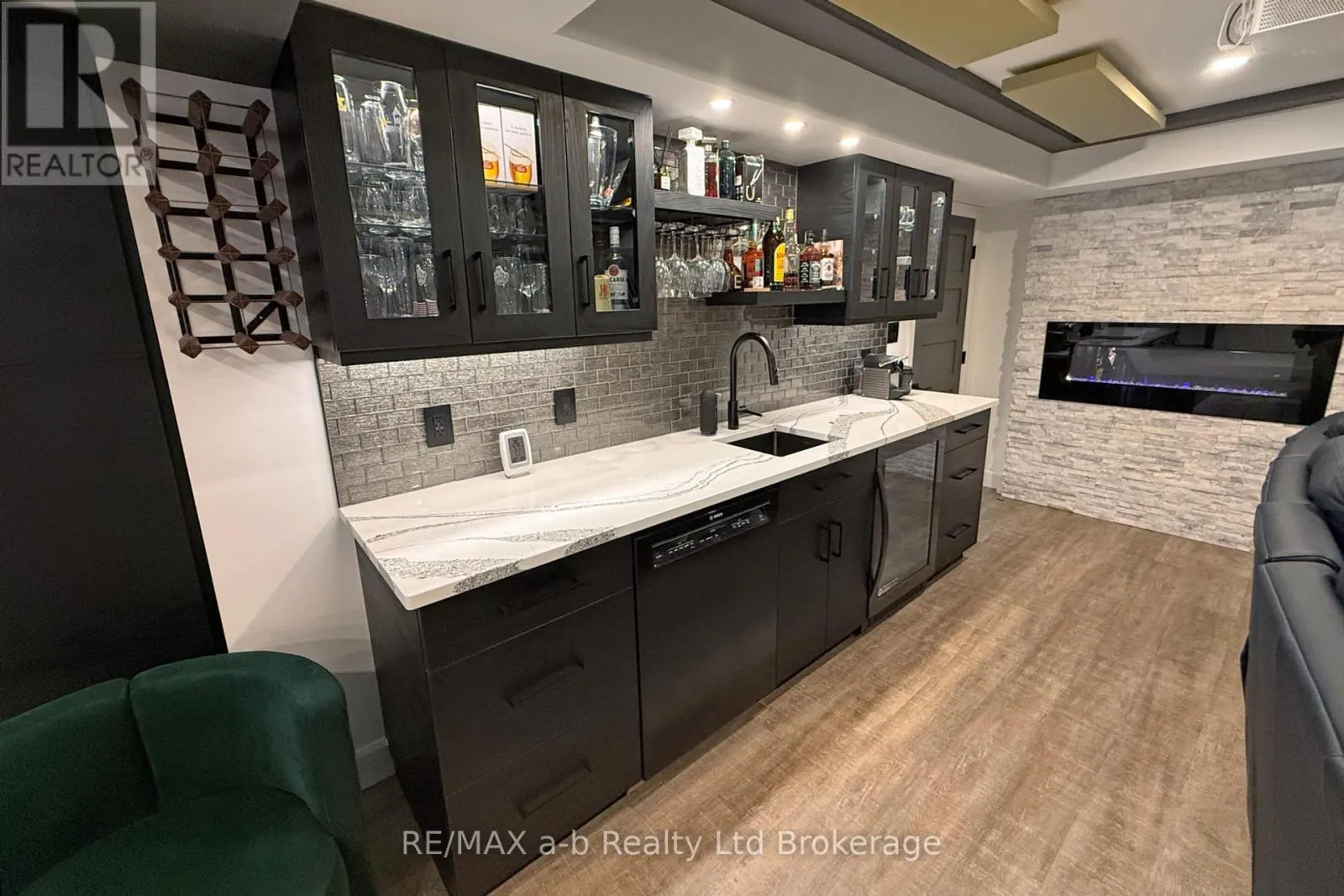 1236 ALBERNI ROAD