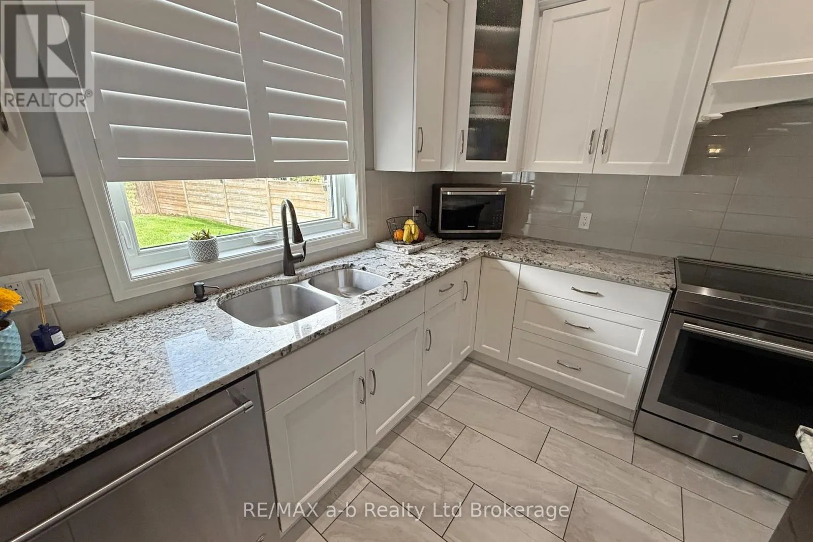 1236 ALBERNI ROAD
