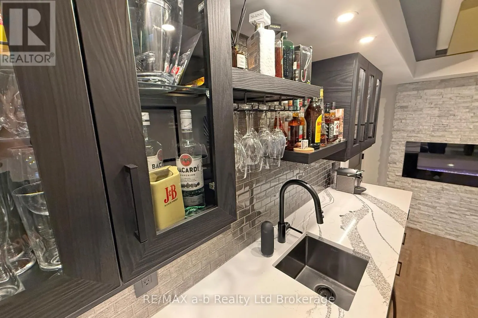 1236 ALBERNI ROAD