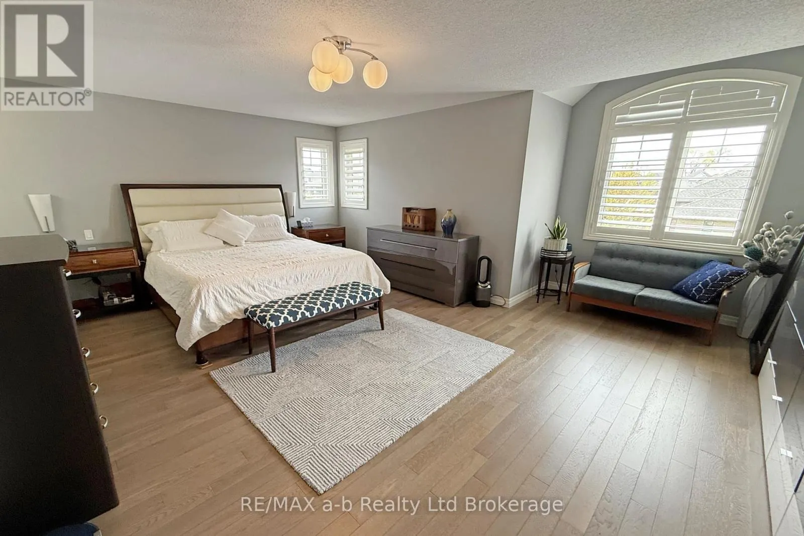 1236 ALBERNI ROAD
