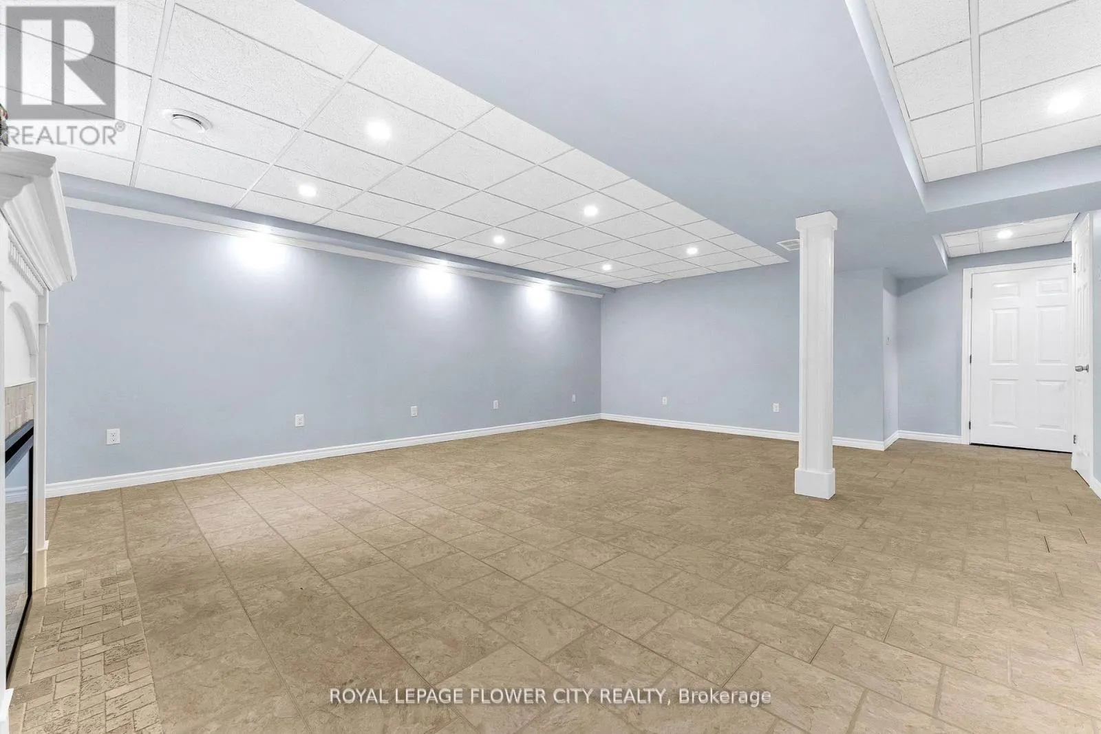 724 GARDEN COURT