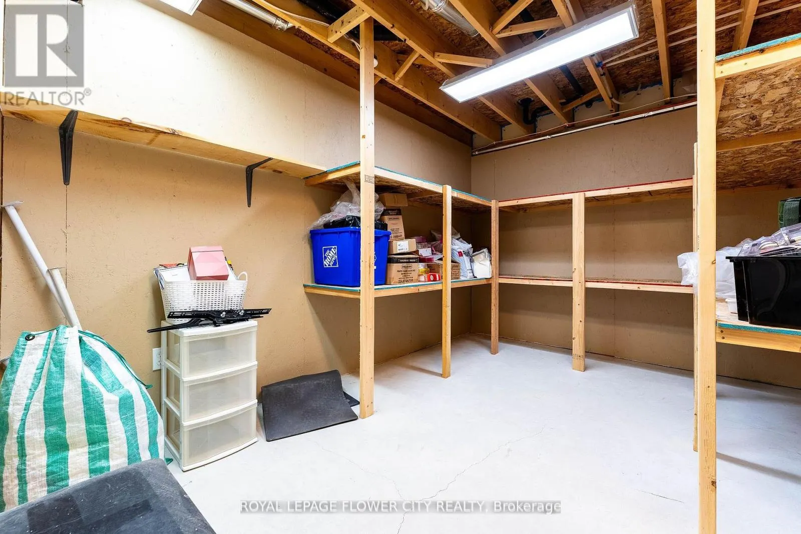 724 GARDEN COURT