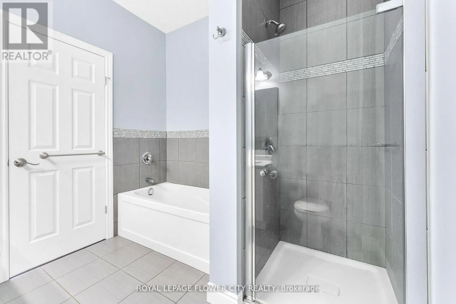 724 GARDEN COURT
