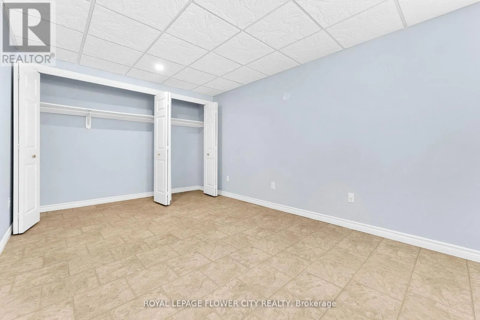 724 GARDEN COURT