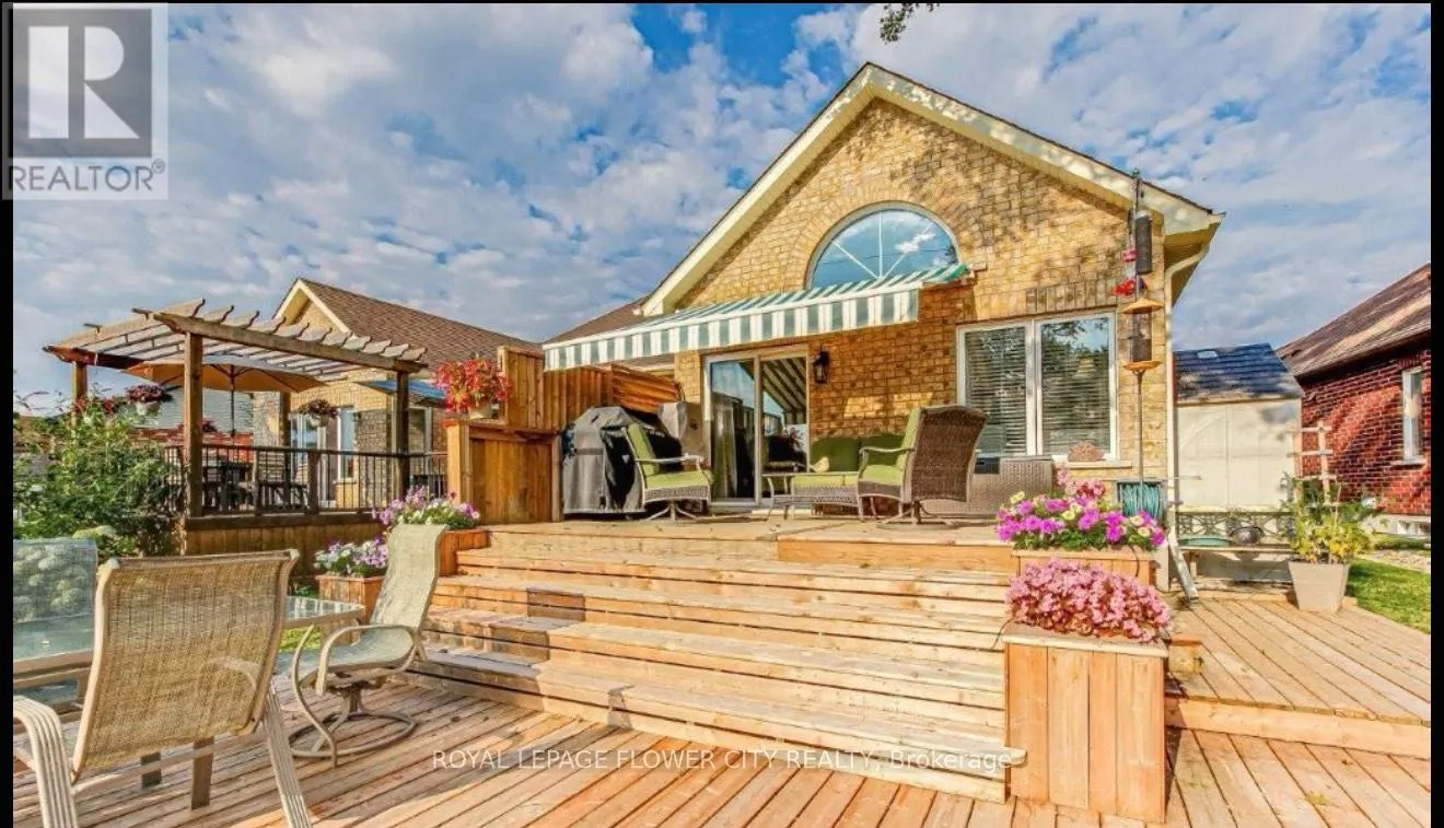 724 GARDEN COURT
