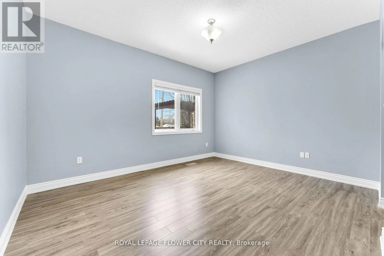 724 GARDEN COURT