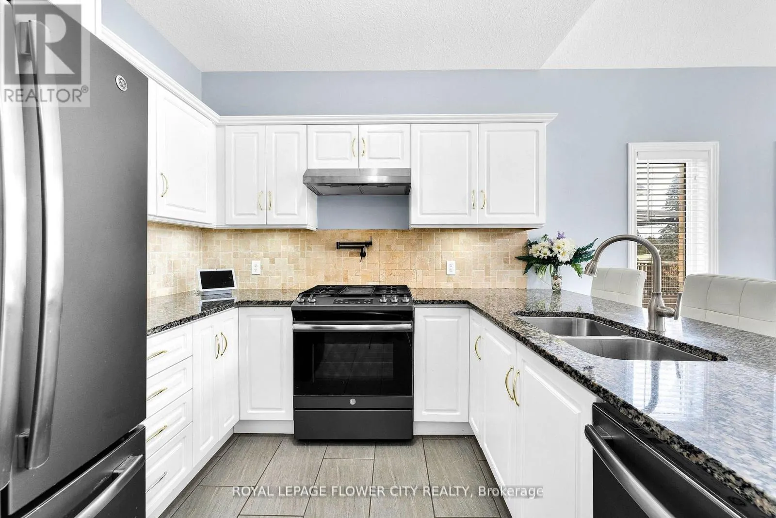 724 GARDEN COURT