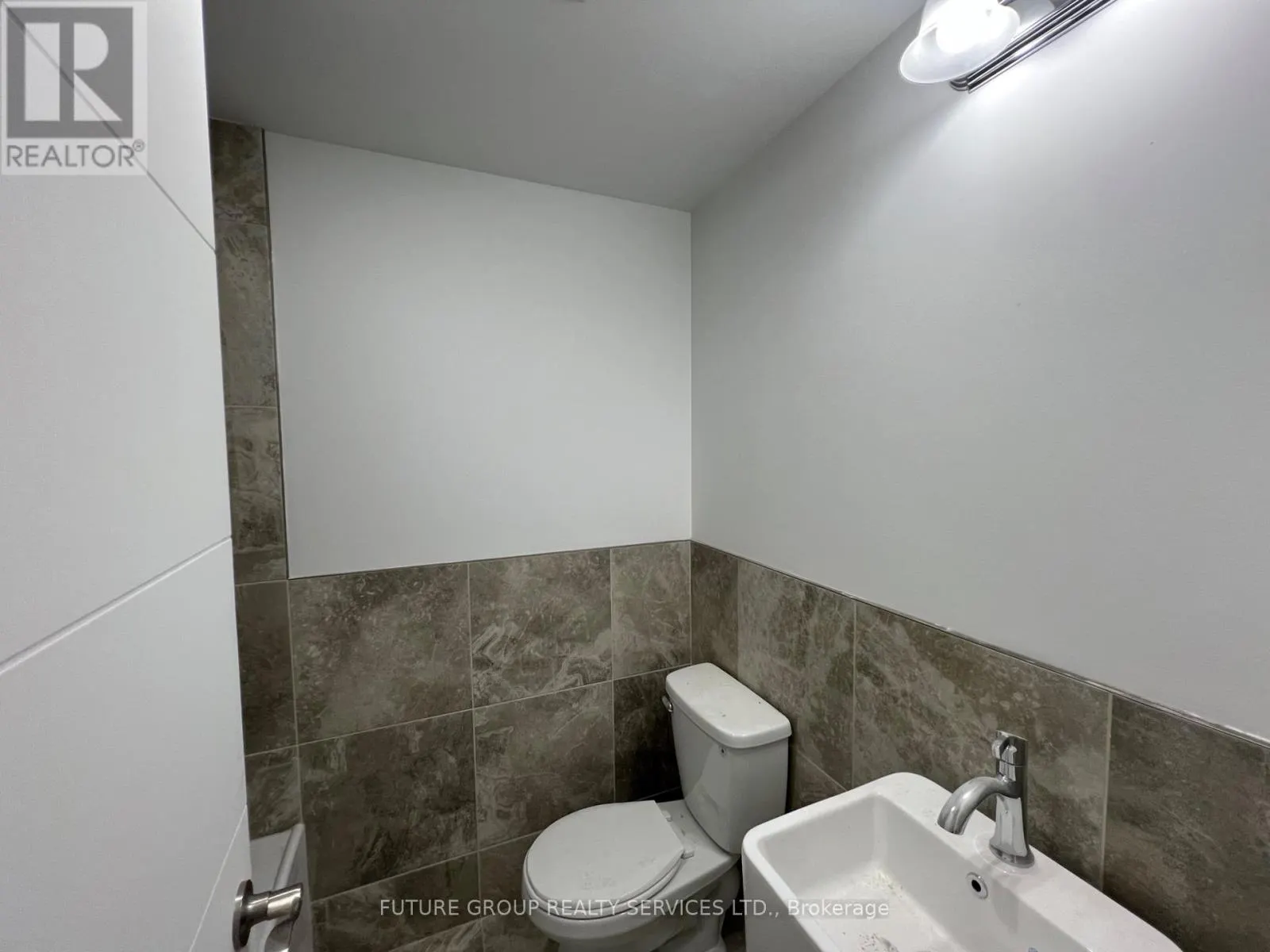 2 - 4876 SIMCOE STREET