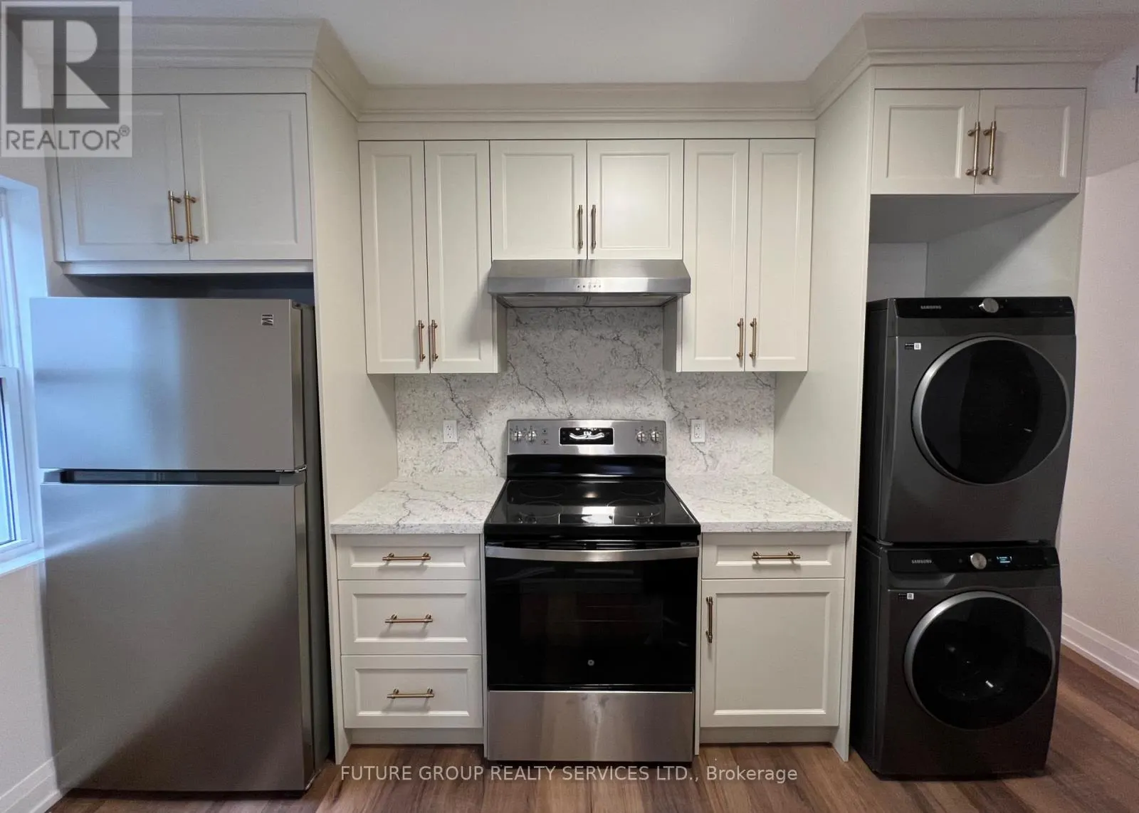2 - 4876 SIMCOE STREET