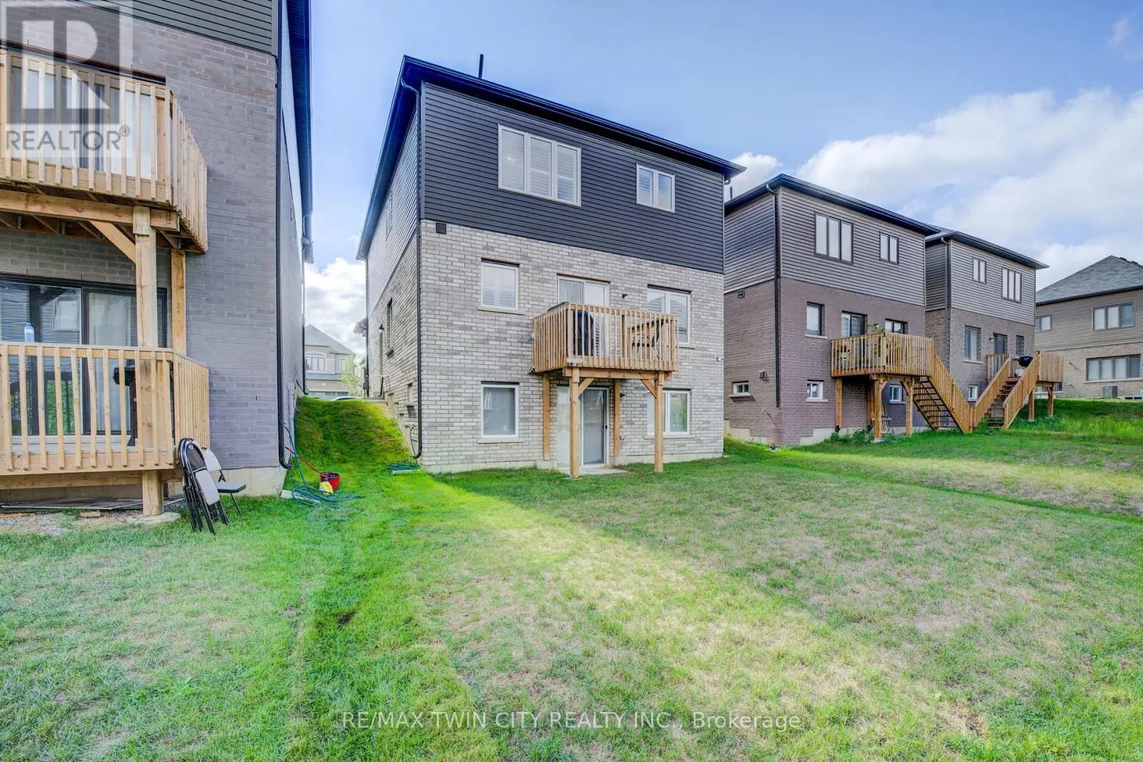 8 WHITTON DRIVE