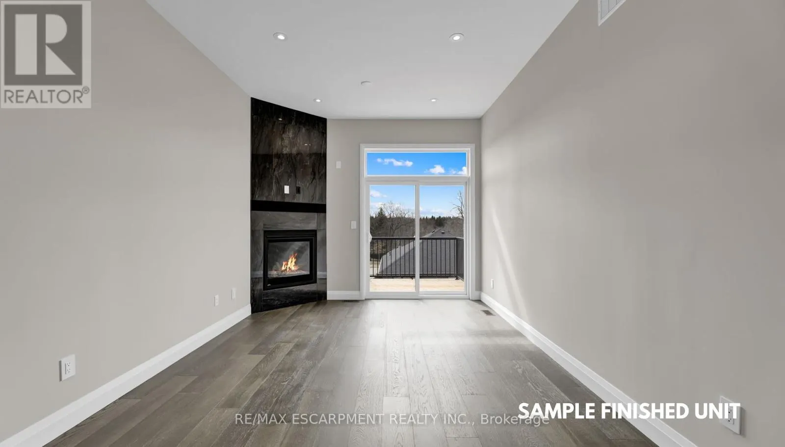 924 GARDEN COURT CRESCENT