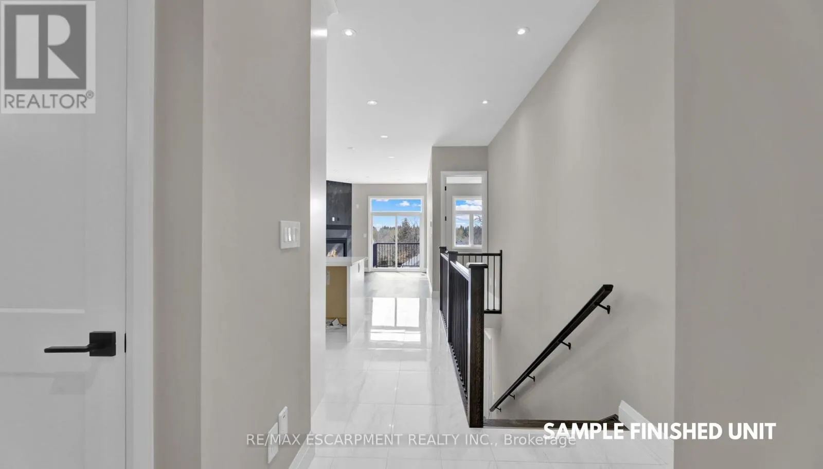 924 GARDEN COURT CRESCENT