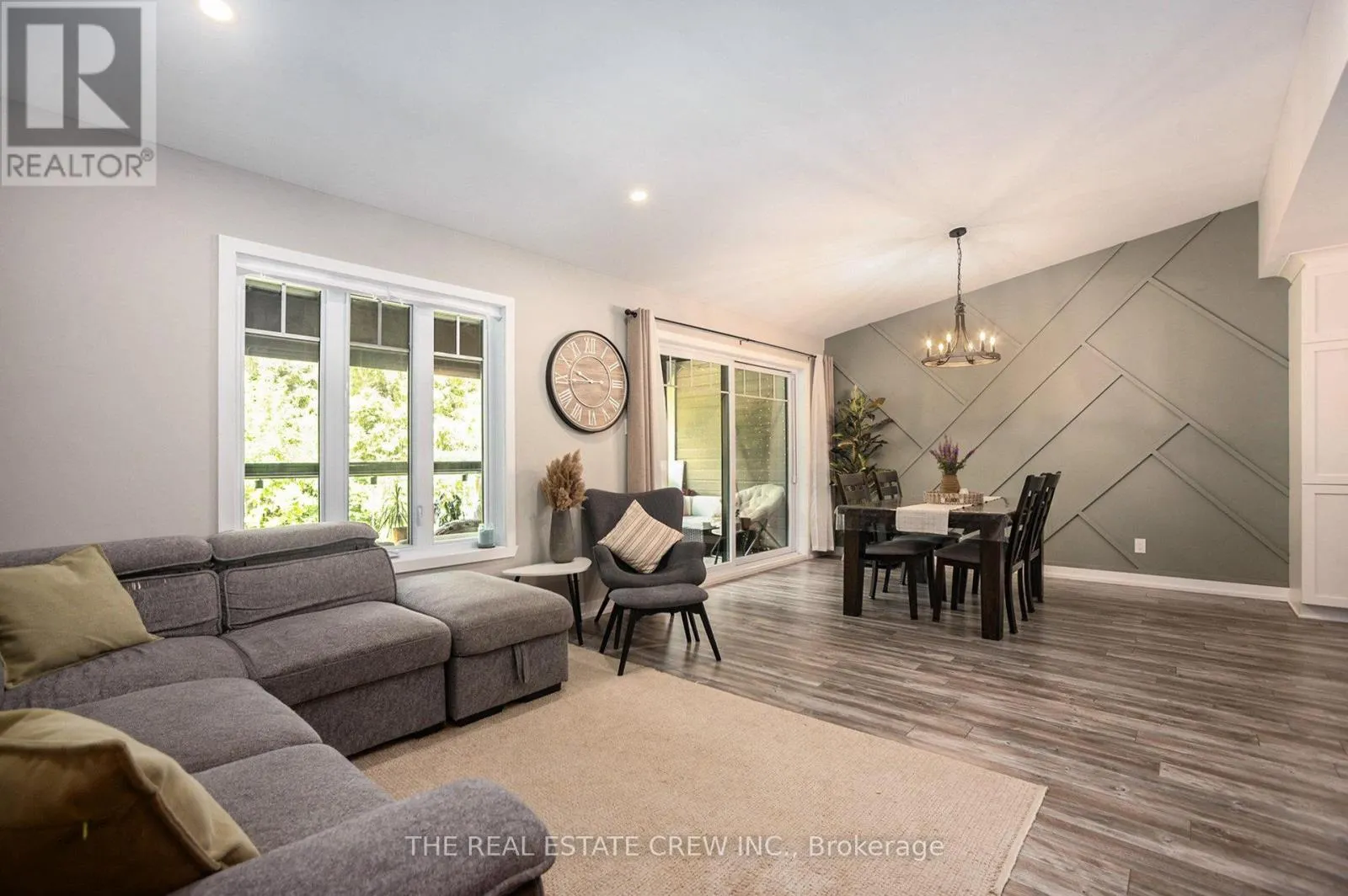 203 - 83 ST MORITZ TRAIL N