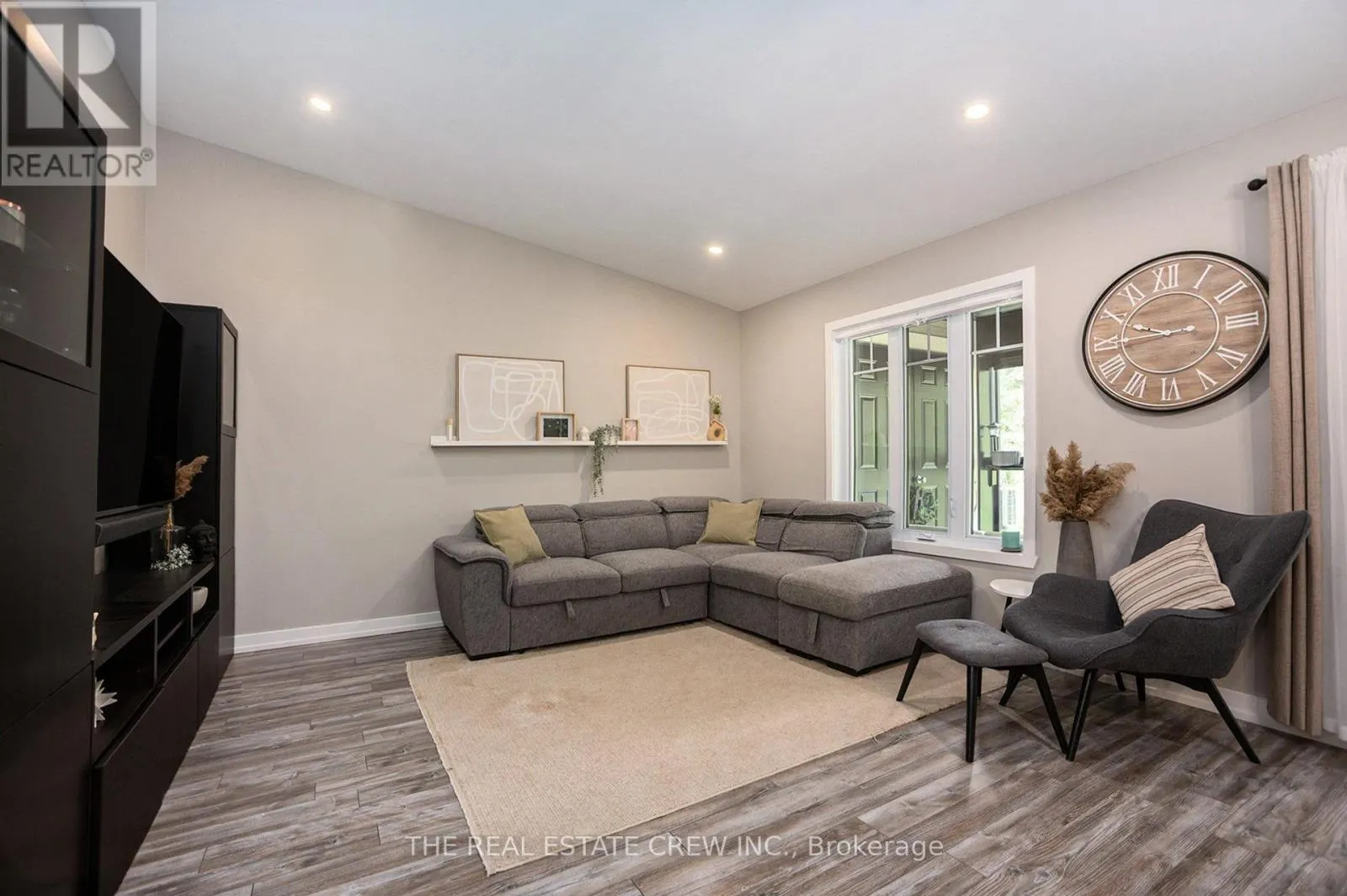 203 - 83 ST MORITZ TRAIL N