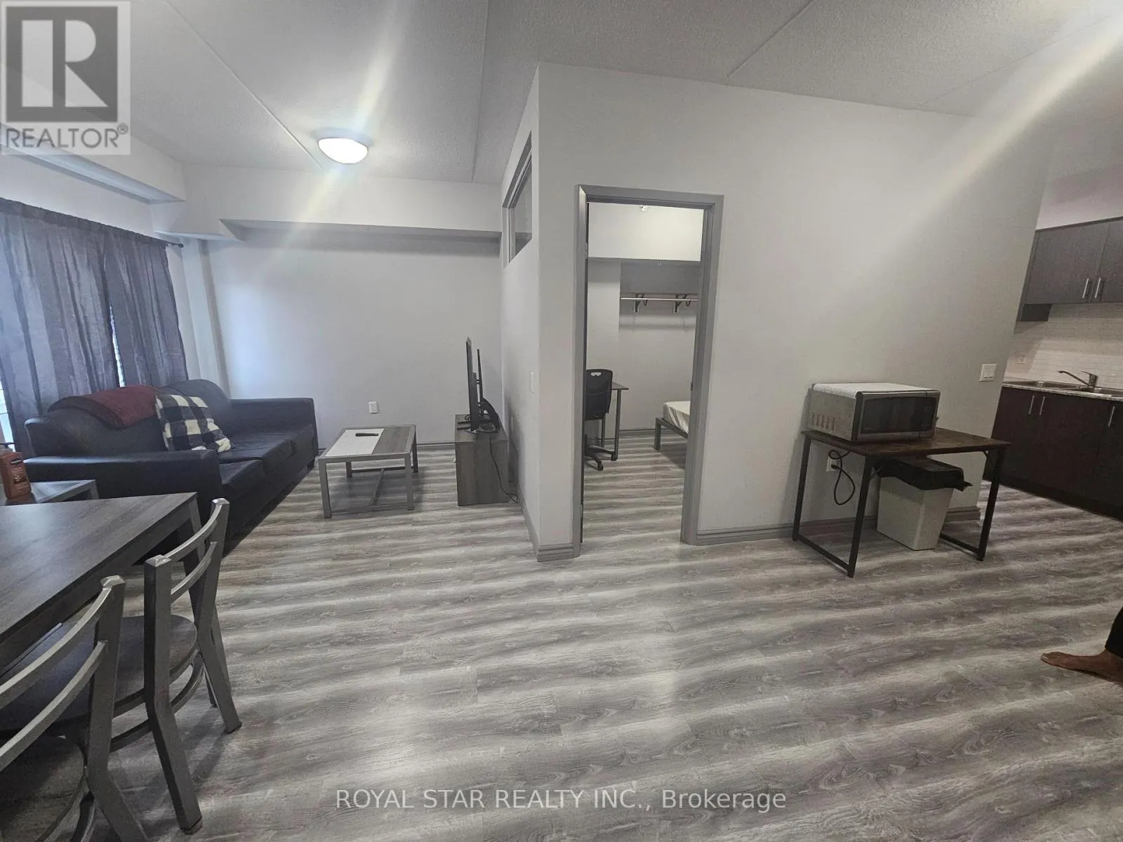 F411 - 275 LARCH STREET