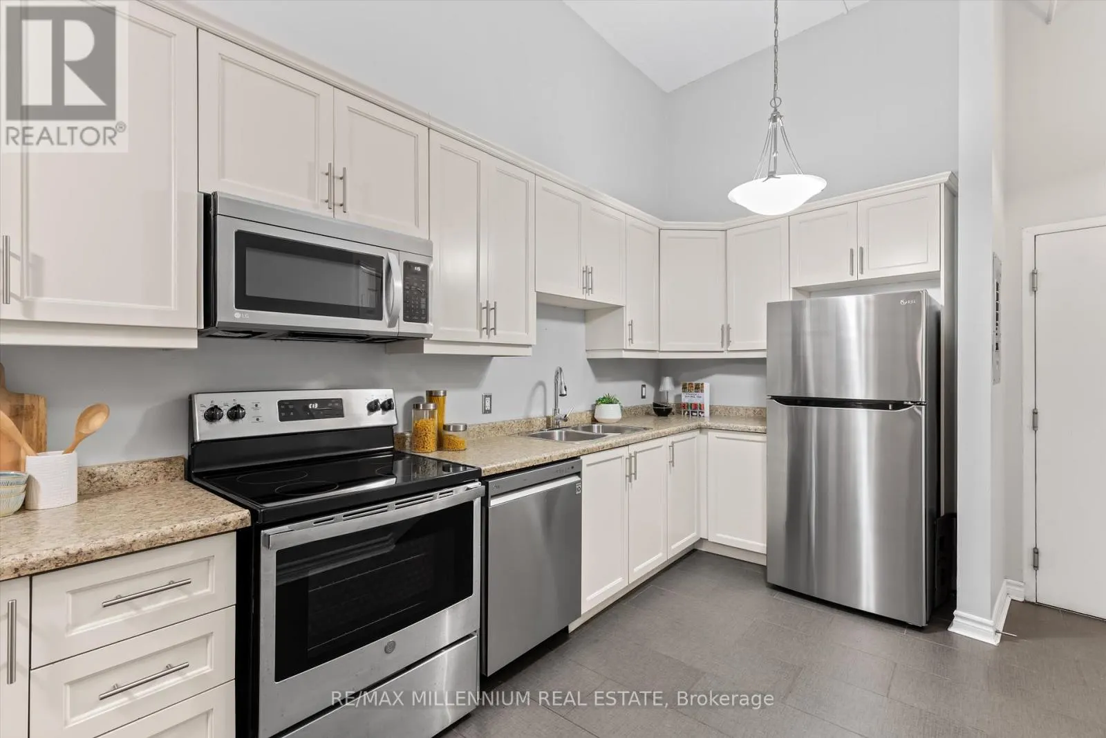 212 - 80 KING WILLIAM STREET