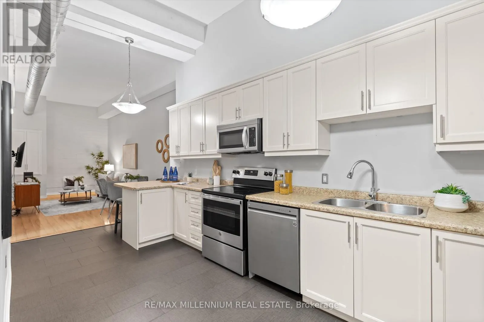 212 - 80 KING WILLIAM STREET