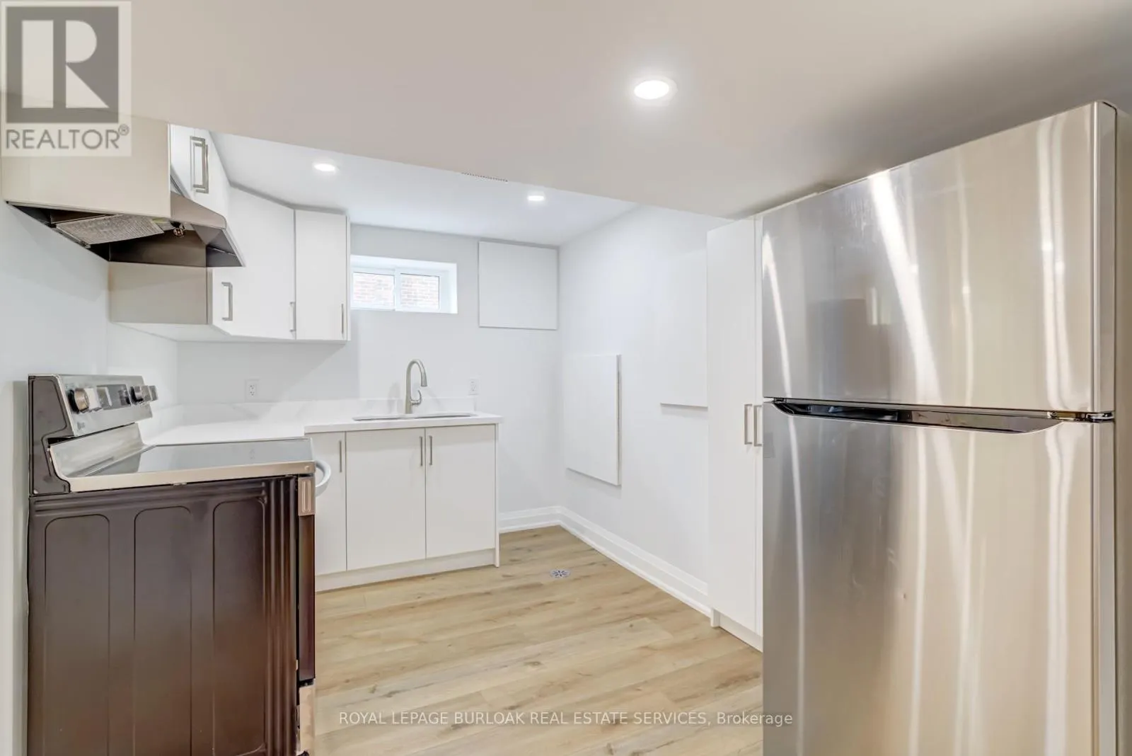 63 FERNWOOD CRESCENT