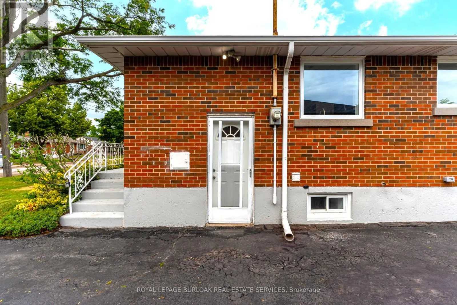 63 FERNWOOD CRESCENT