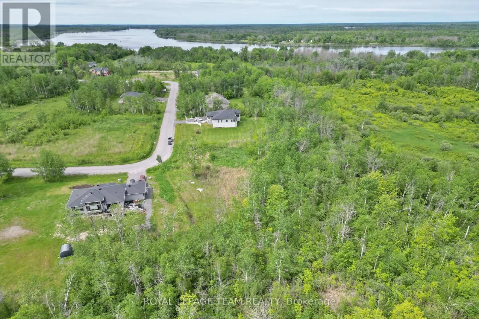 17 RIDEAU CROSSING CRESCENT