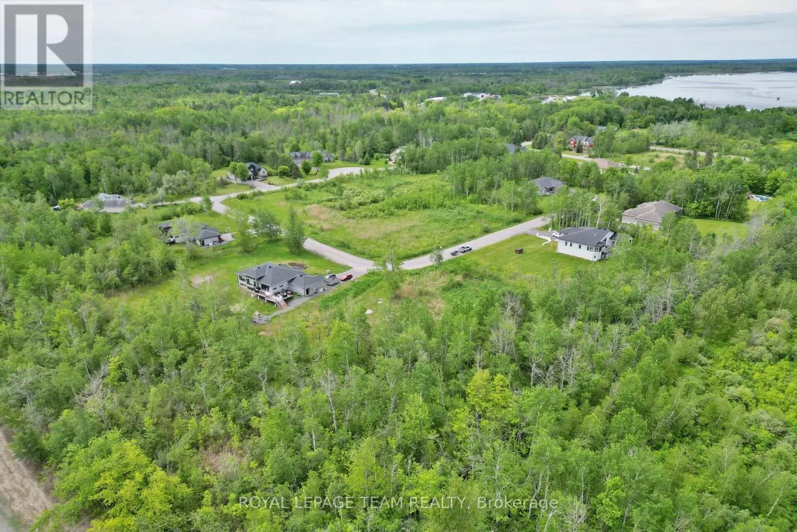 17 RIDEAU CROSSING CRESCENT