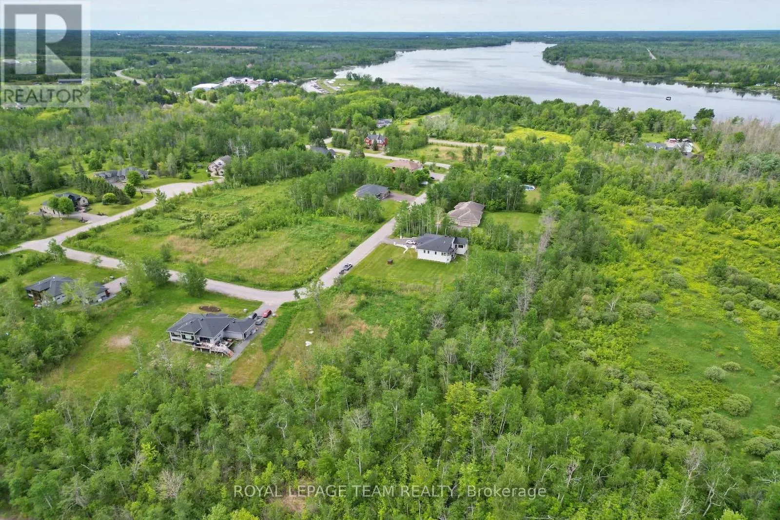 17 RIDEAU CROSSING CRESCENT