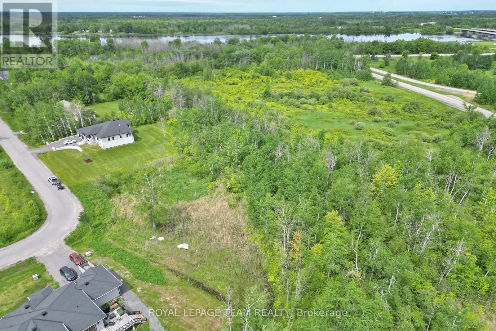 17 RIDEAU CROSSING CRESCENT