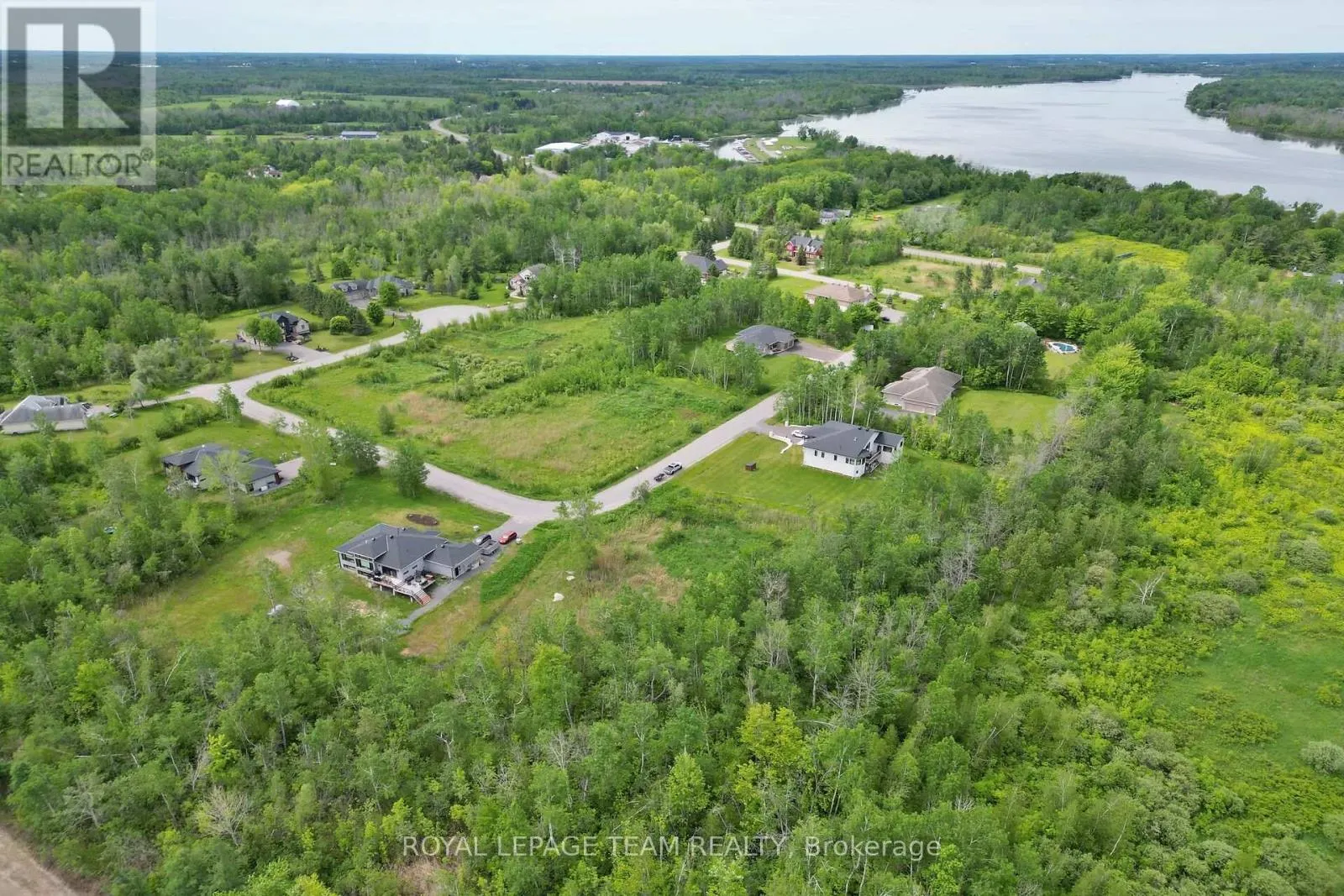 17 RIDEAU CROSSING CRESCENT