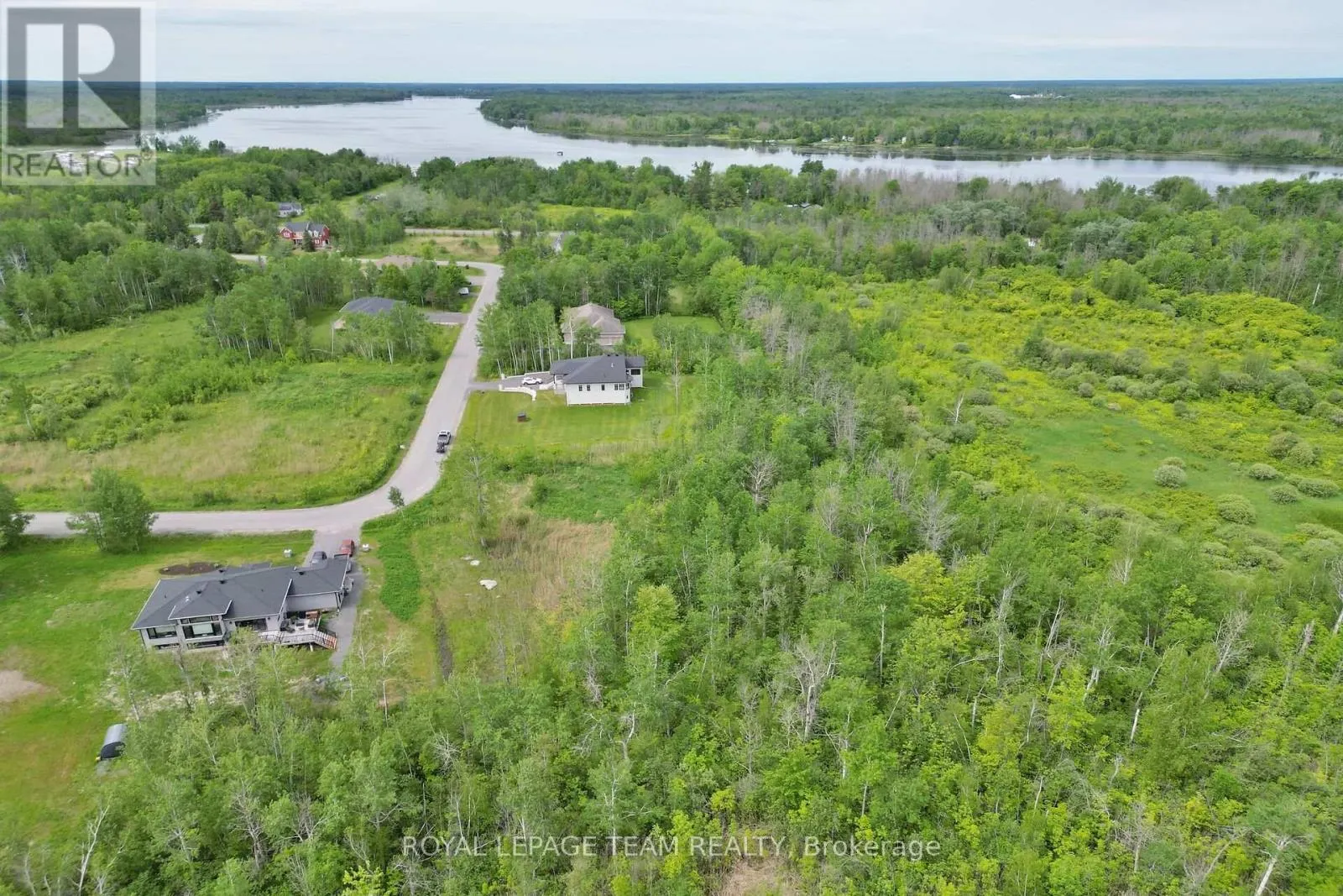17 RIDEAU CROSSING CRESCENT