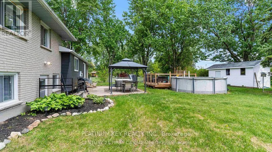 741 GLOVER CRESCENT