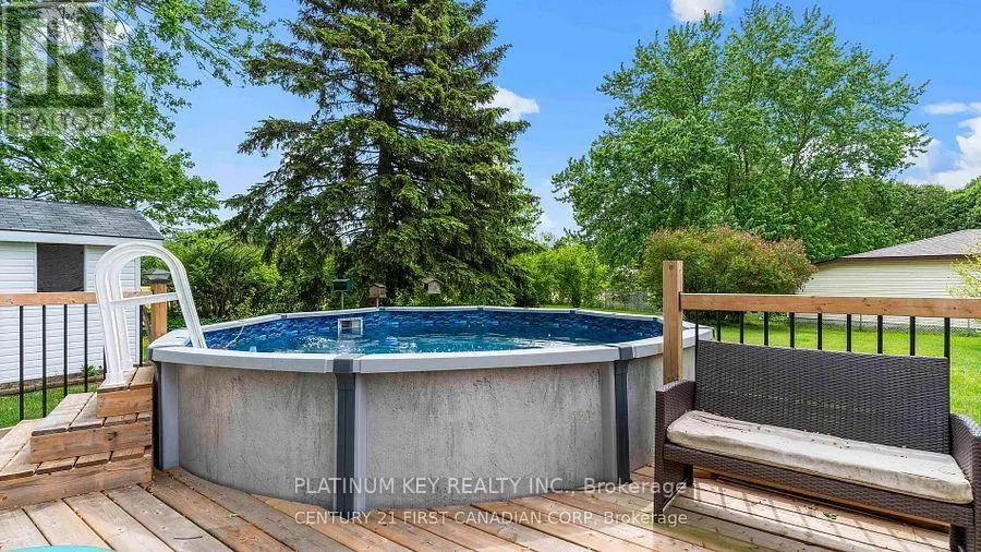 741 GLOVER CRESCENT