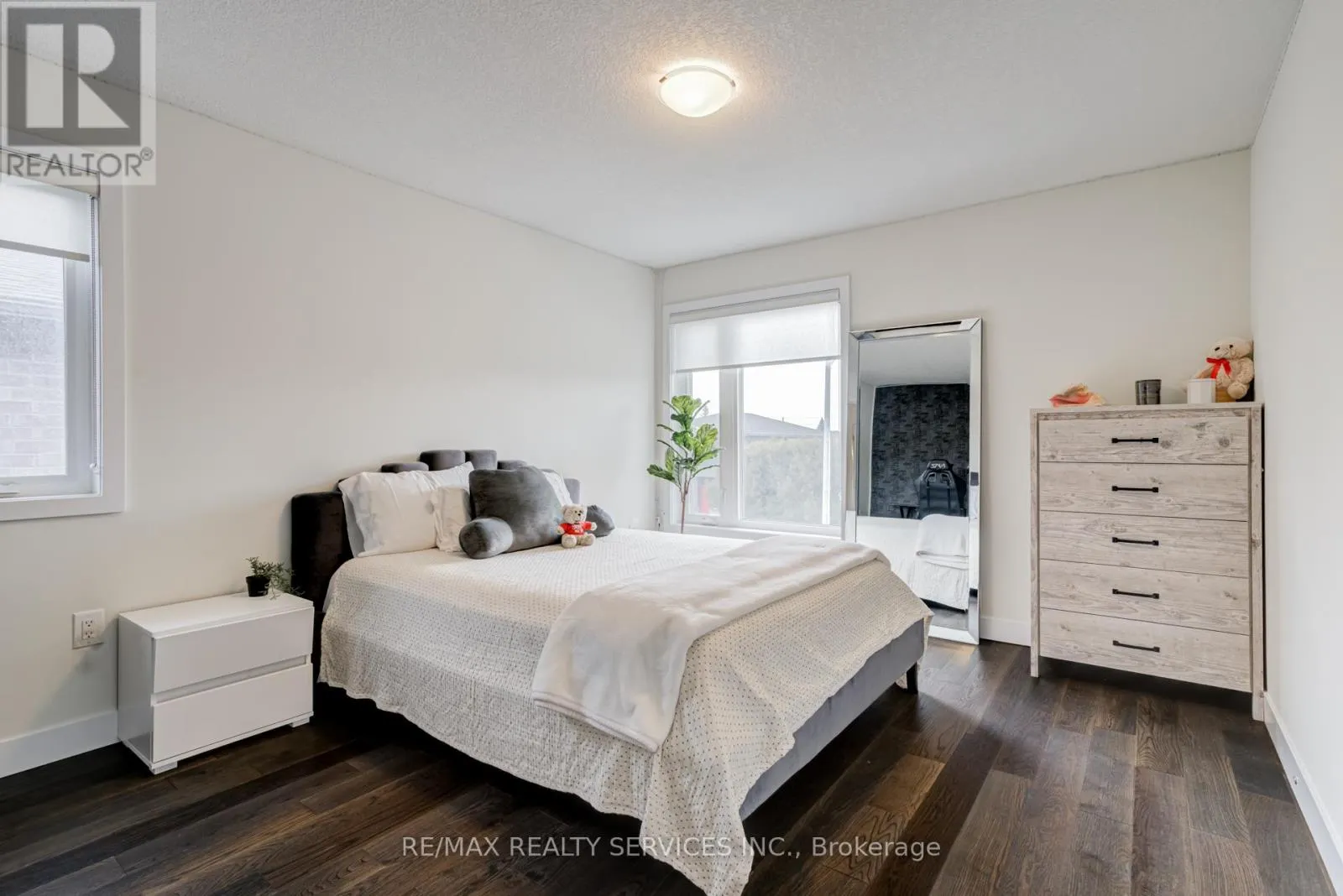 182 KLEIN CIRCLE