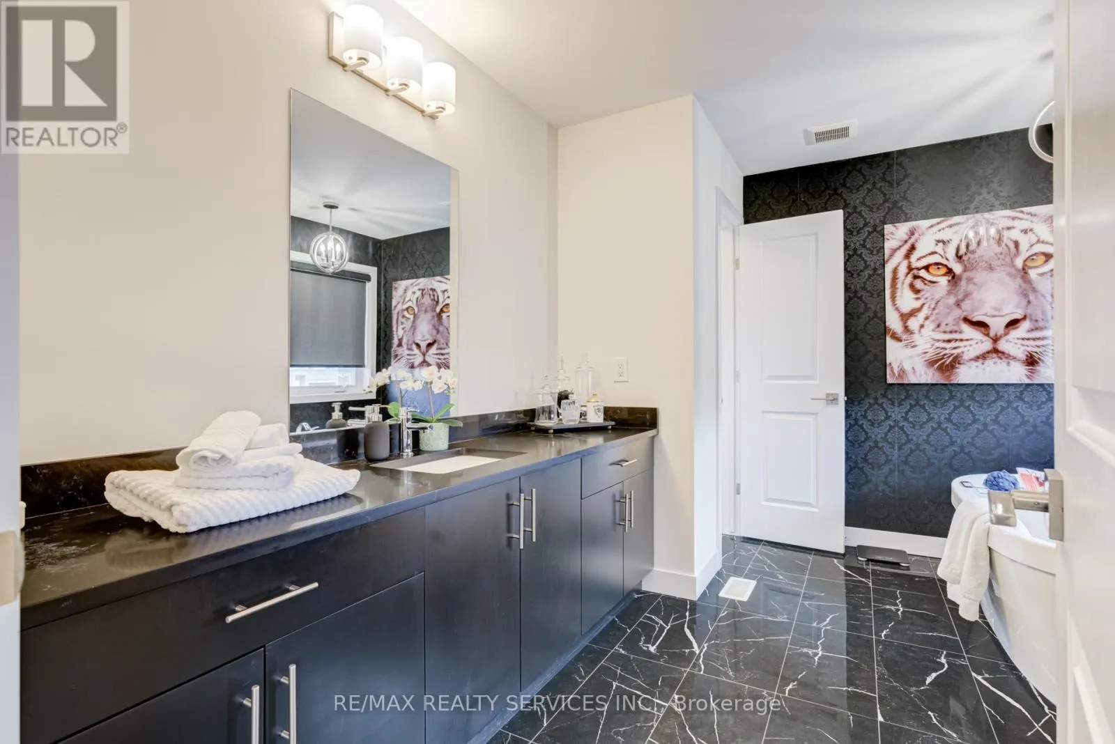 182 KLEIN CIRCLE