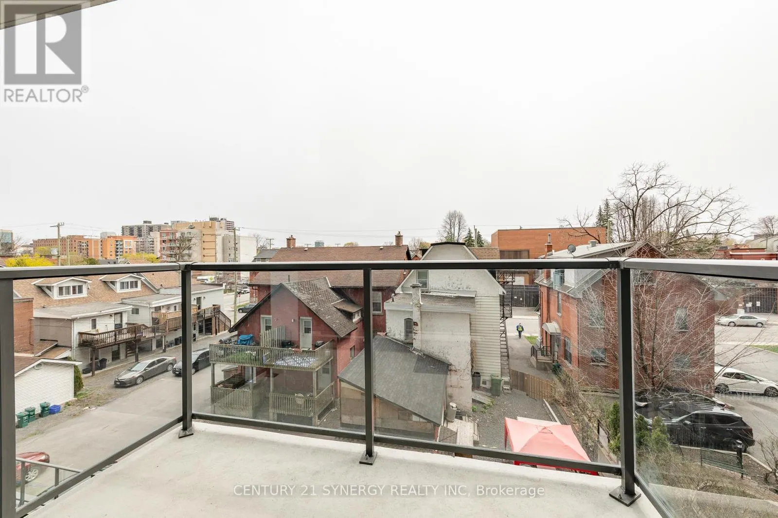 405 - 224 LYON STREET N