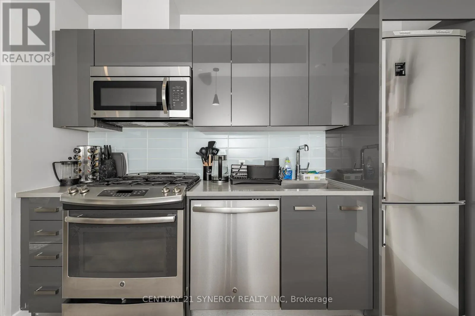 405 - 224 LYON STREET N
