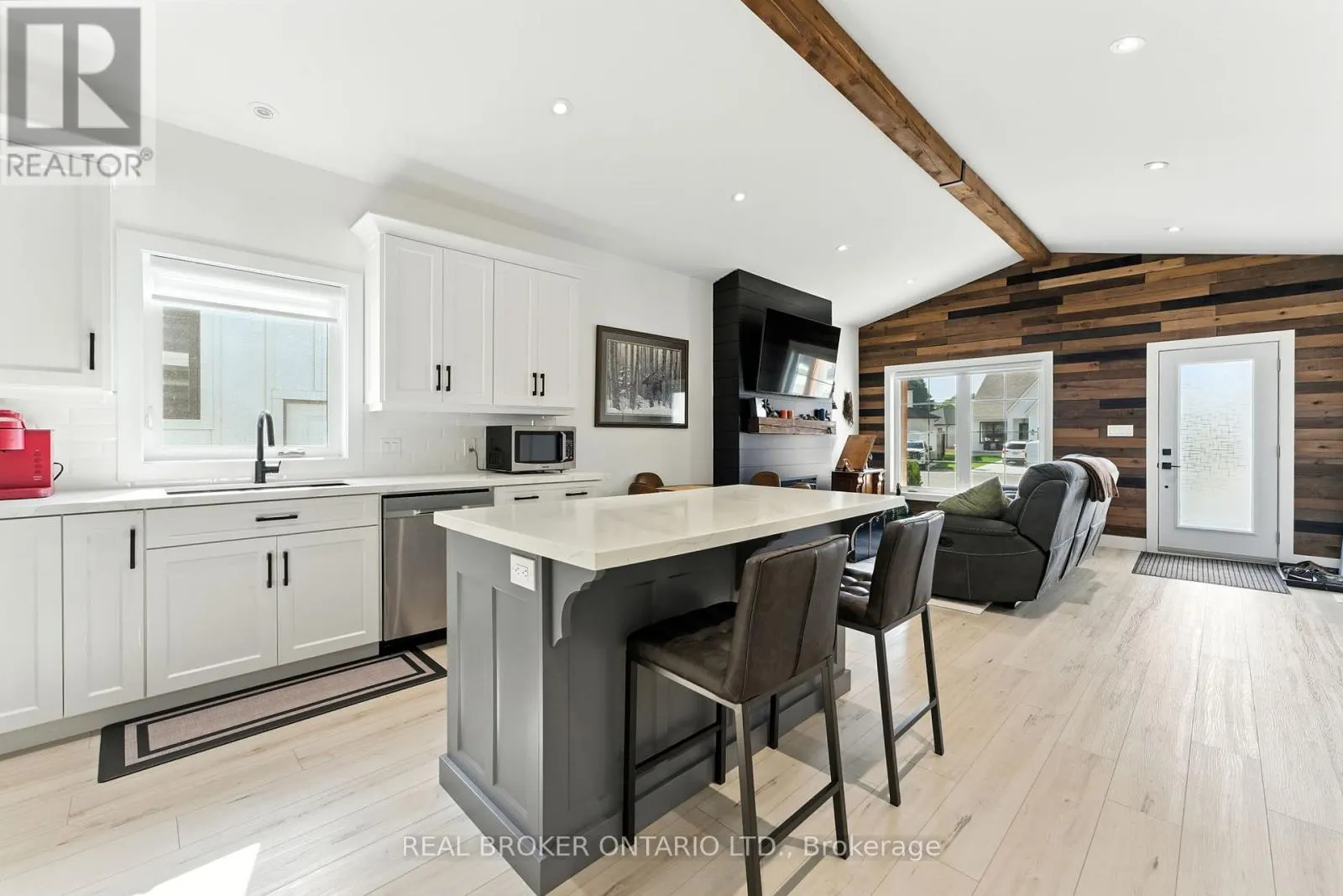7 MACNEIL COURT